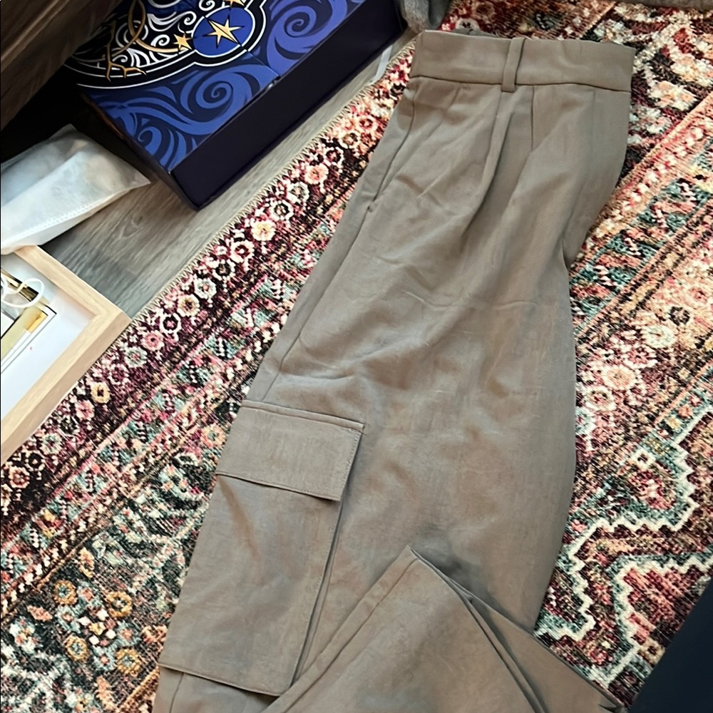 Abercrombie Women’s taupe cargo trousers size 10. New with tags